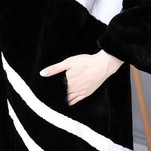 2019 Women's Faux Fur Coat Women in White And Black Contrast Color